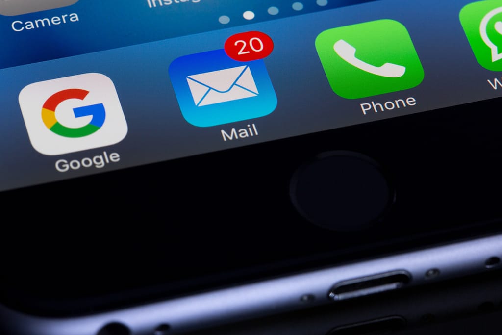 Notifications on your iPhone indicating that there are unread emails